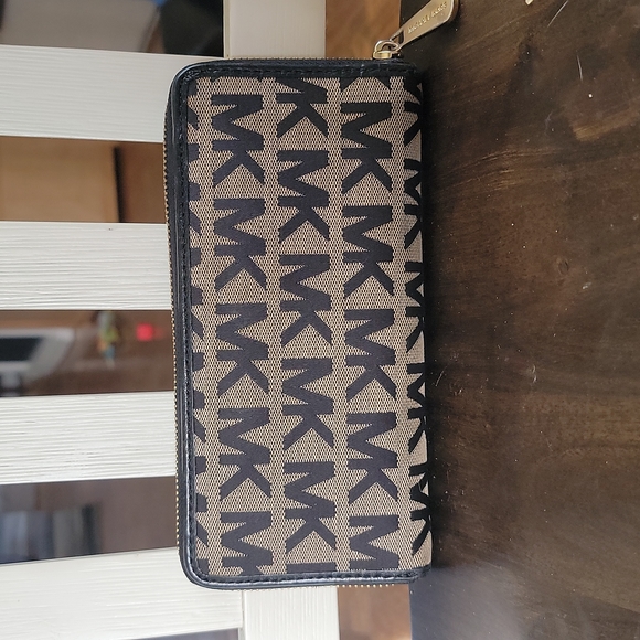MK Wallet - Picture 5 of 5